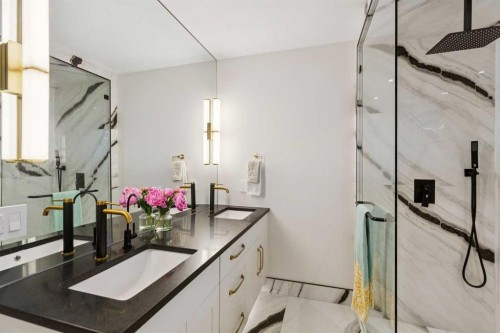 16 Calandar Road Nw, Calgary, AB - Indoor Photo Showing Bathroom