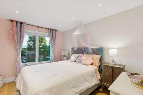 16 Calandar Road Nw, Calgary, AB - Indoor Photo Showing Bedroom
