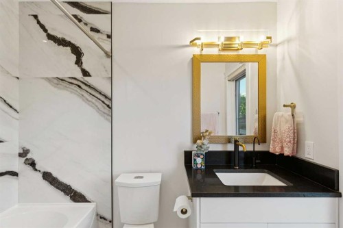 16 Calandar Road Nw, Calgary, AB - Indoor Photo Showing Bathroom