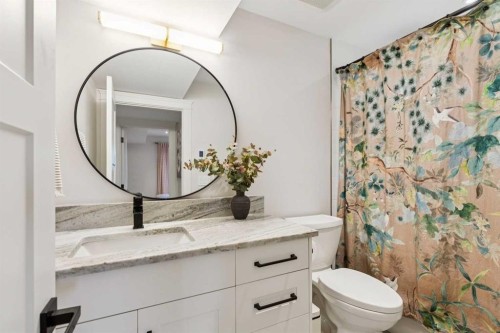 16 Calandar Road Nw, Calgary, AB - Indoor Photo Showing Bathroom