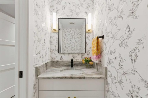 16 Calandar Road Nw, Calgary, AB - Indoor Photo Showing Bathroom