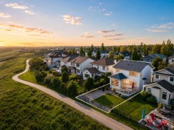 126 Tuscany Ravine Close NW Calgary, AB T3L 2Y5