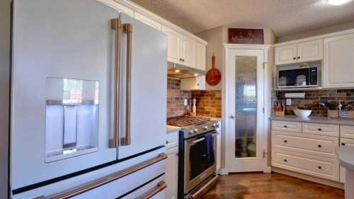 537 Douglas Glen Point Se, Calgary, AB 