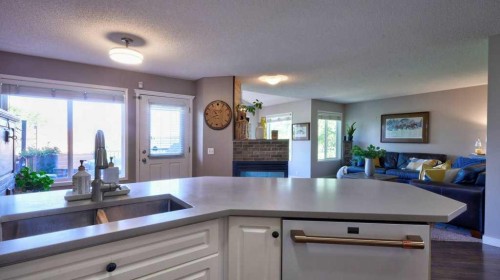 537 Douglas Glen Point Se, Calgary, AB 