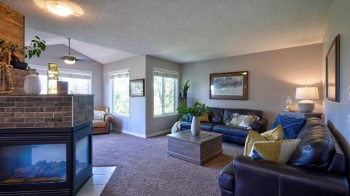 537 Douglas Glen Point Se, Calgary, AB 