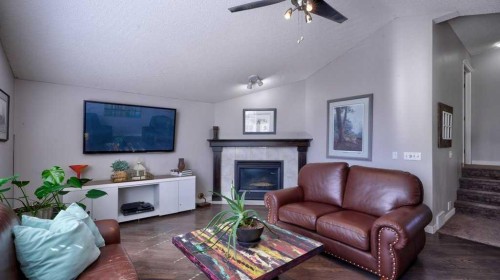 537 Douglas Glen Point Se, Calgary, AB 
