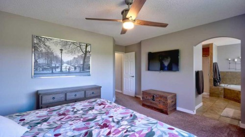537 Douglas Glen Point Se, Calgary, AB 