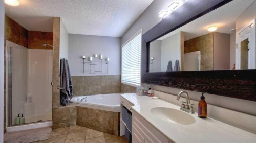 537 Douglas Glen Point Se, Calgary, AB 