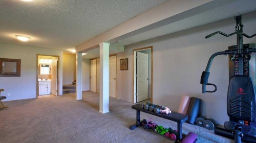 537 Douglas Glen Point Se, Calgary, AB 