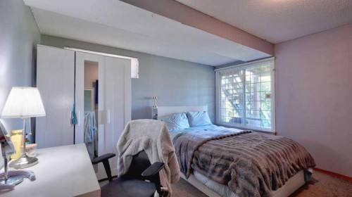 537 Douglas Glen Point Se, Calgary, AB 