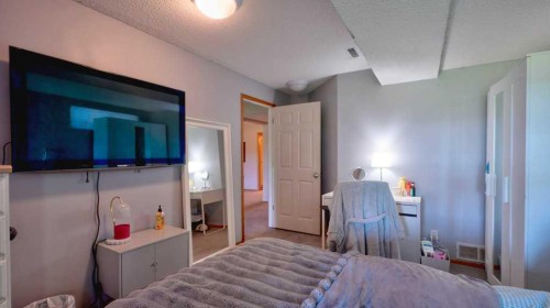 537 Douglas Glen Point Se, Calgary, AB 