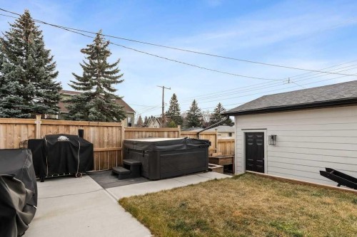 3339 41 Street Sw, Calgary, AB 