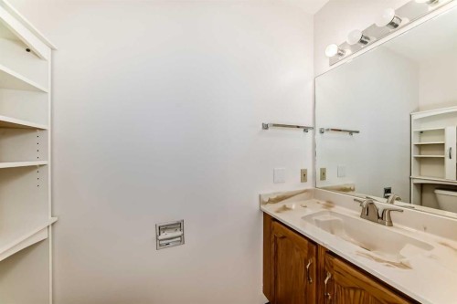 36 Woodside Close Nw, Airdrie, AB 