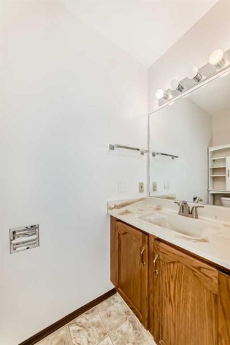 36 Woodside Close Nw, Airdrie, AB 