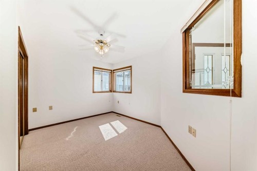 36 Woodside Close Nw, Airdrie, AB 