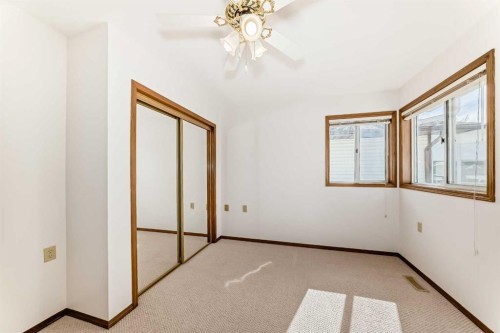 36 Woodside Close Nw, Airdrie, AB 