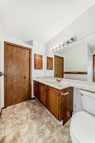 36 Woodside Close Nw, Airdrie, AB 