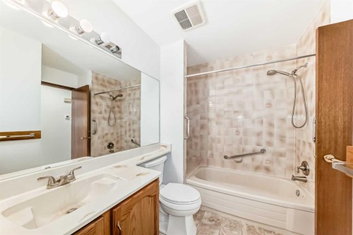 36 Woodside Close Nw, Airdrie, AB 