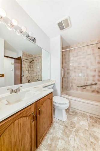 36 Woodside Close Nw, Airdrie, AB 