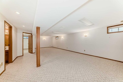 36 Woodside Close Nw, Airdrie, AB 