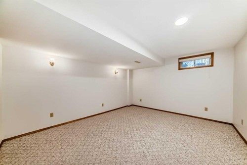 36 Woodside Close Nw, Airdrie, AB 
