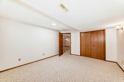 36 Woodside Close Nw, Airdrie, AB 