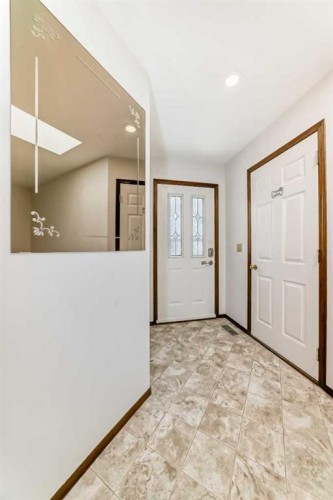 36 Woodside Close Nw, Airdrie, AB 
