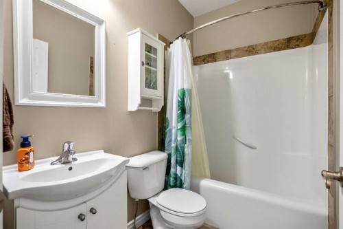 336 Butte Place, Stavely, AB - Indoor Photo Showing Bathroom