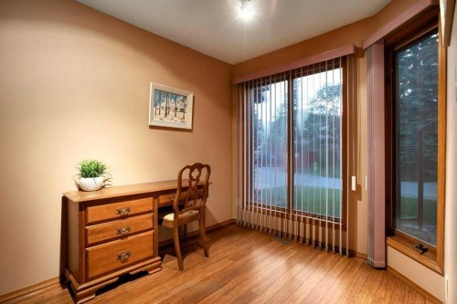 42 Edgeland Close Nw, Calgary, AB 