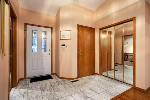 42 Edgeland Close Nw, Calgary, AB 