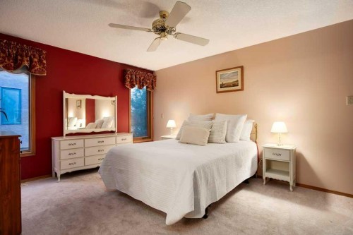 42 Edgeland Close Nw, Calgary, AB 