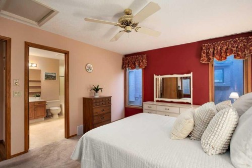 42 Edgeland Close Nw, Calgary, AB 