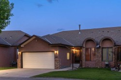 42 Edgeland Close NW Calgary, AB T3A 3B1