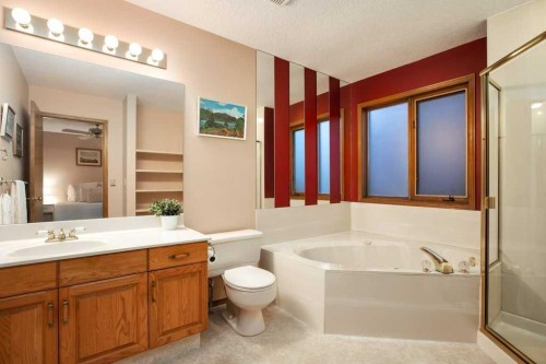 42 Edgeland Close Nw, Calgary, AB 