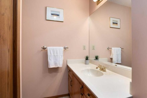 42 Edgeland Close Nw, Calgary, AB 