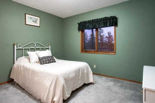 42 Edgeland Close Nw, Calgary, AB 