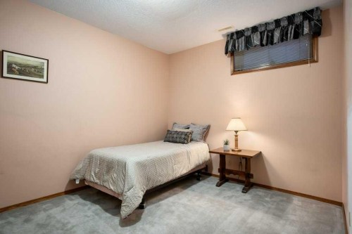 42 Edgeland Close Nw, Calgary, AB 