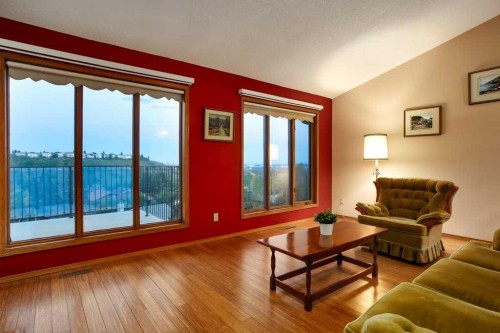 42 Edgeland Close Nw, Calgary, AB 