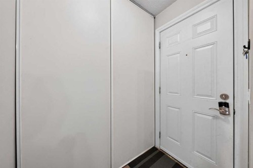 538 Woodbine Boulevard Sw, Calgary, AB - Indoor