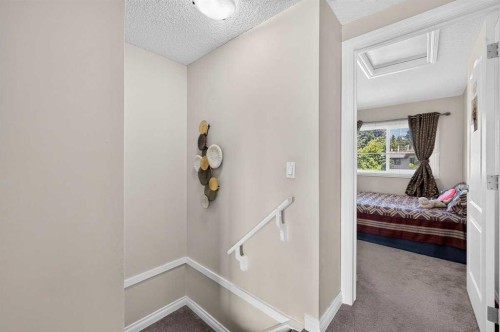 538 Woodbine Boulevard Sw, Calgary, AB - Indoor Photo Showing Other Room