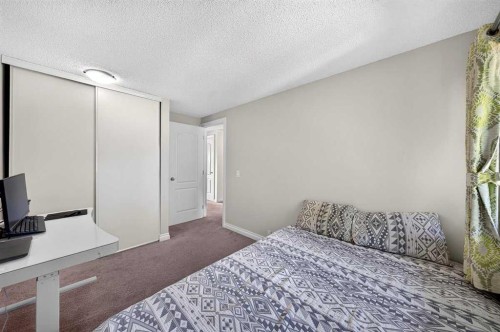 538 Woodbine Boulevard Sw, Calgary, AB - Indoor Photo Showing Bedroom