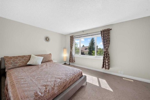 538 Woodbine Boulevard Sw, Calgary, AB - Indoor Photo Showing Bedroom