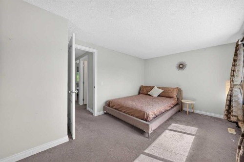 538 Woodbine Boulevard Sw, Calgary, AB - Indoor Photo Showing Bedroom