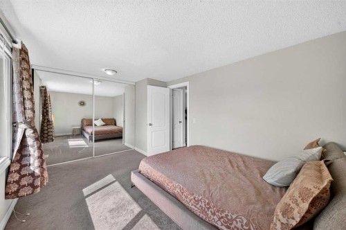 538 Woodbine Boulevard Sw, Calgary, AB - Indoor Photo Showing Bedroom