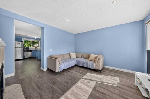 538 Woodbine Boulevard Sw, Calgary, AB - Indoor