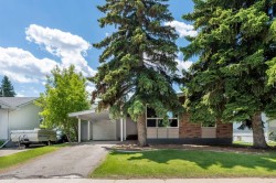 77 Winslow Crescent SW Calgary, AB T3C 2R3