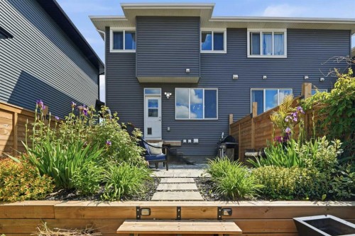 332 Lawthorn Way Se, Airdrie, AB - Outdoor
