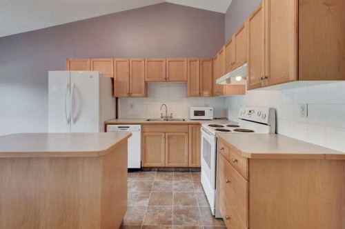 622 3 Street, Strathmore, AB 