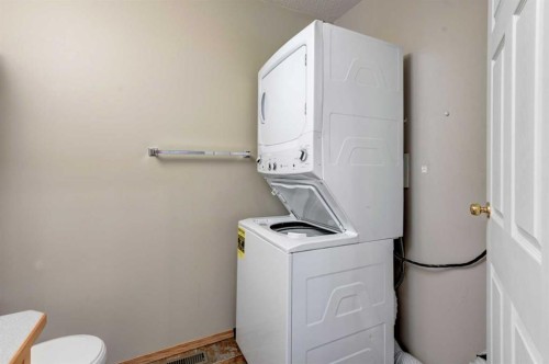 622 3 Street, Strathmore, AB 