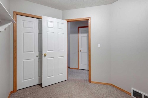 622 3 Street, Strathmore, AB 